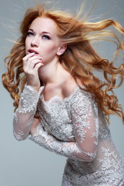 dantel elbise şık zarif Kızıl saçlı kız portresi olduğunu .