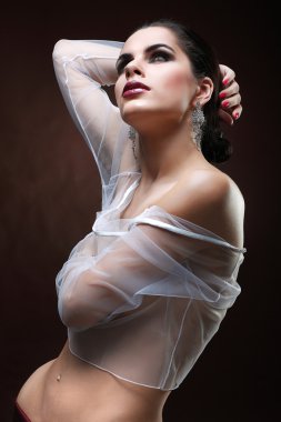 Beyaz kıyafetler moda tarzı zarif cinsel kadın