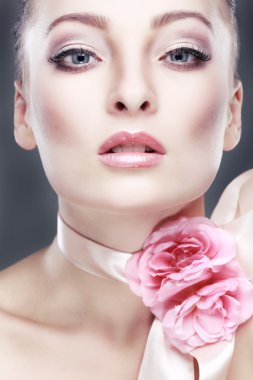 moda kız portrait.accessorys.on gri arka plan