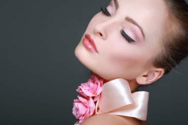 moda kız portrait.accessorys.on gri arka plan