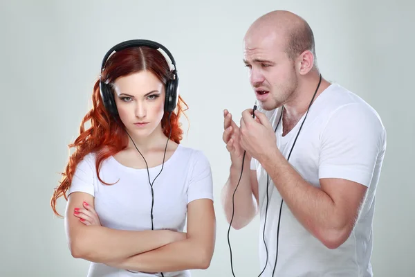 A young man and girl listen music — Stock Photo, Image