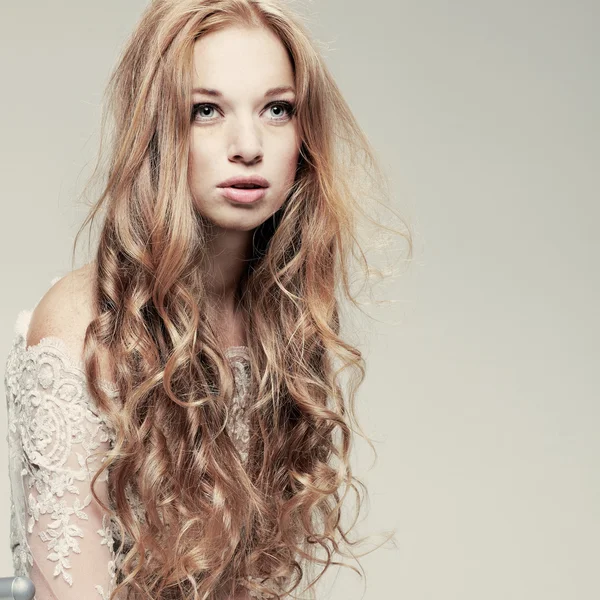 dantel elbise şık zarif Kızıl saçlı kız portresi olduğunu .