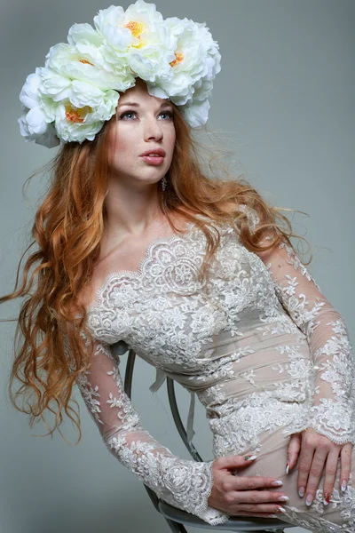 Close-up portrait of beautiful young girl with flowers — Stock Photo, Image