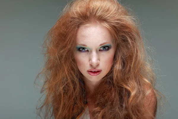 Retrato de chica de moda.Accesorios.Pelos rojos . — Foto de Stock