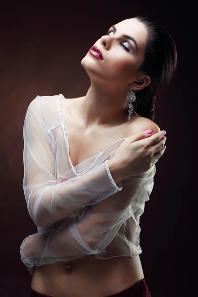 Elegant sexual woman in white clothes in fashion style — Stock Photo, Image