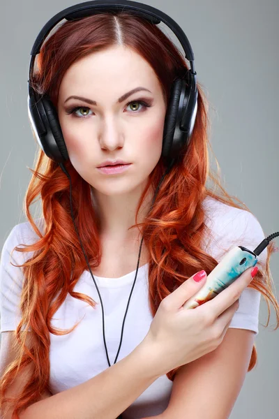 Όμορφο κορίτσι με ακουστικά — Φωτογραφία Αρχείου