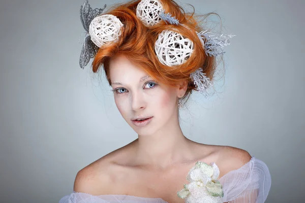 Redheaded girl with new-year decorations in a hair-do. Beautiful New Year and Christmas Tree Holiday Hairstyle and Make up. — Stock Photo, Image