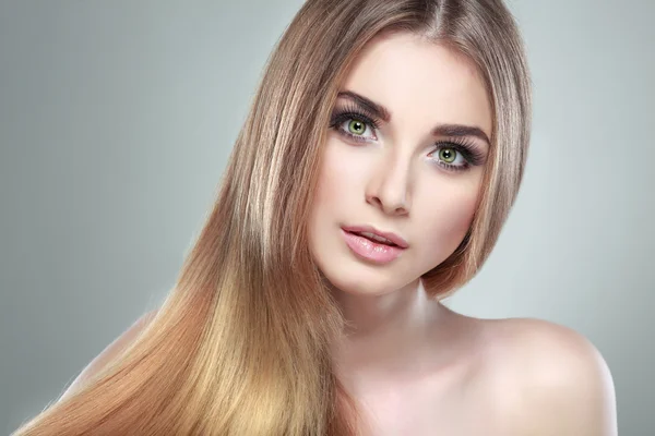 Closeup portrait of sexy whiteheaded young woman with black feather on grey background — Stock Photo, Image