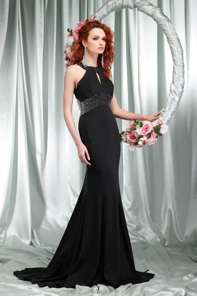Beautiful sexual redheaded girl in evening dress with the hoop with pink flowers — Stock Photo, Image