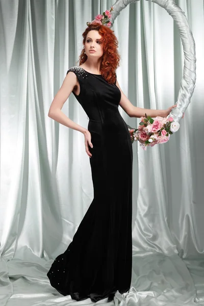 Beautiful sexual redheaded girl in evening dress with the hoop with pink flowers — Stock Photo, Image