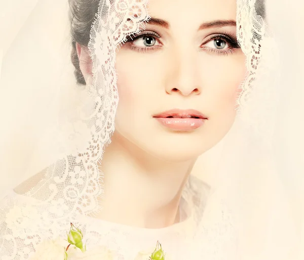 Portrait of beautiful bride. Wedding dress. Wedding decoration — Stock Photo, Image