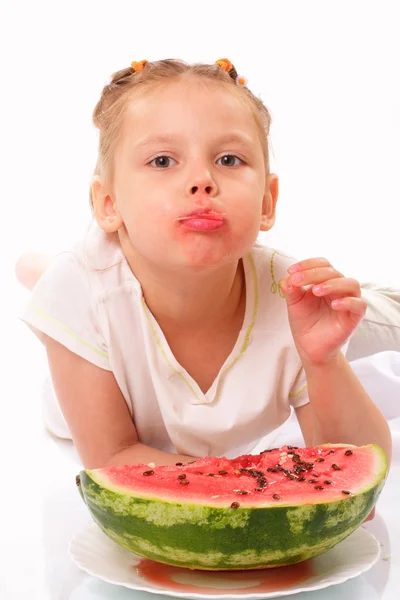 Lustiges Kind mit Wassermelone — Stockfoto