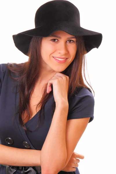 Hermosa joven con un sombrero negro — Foto de Stock