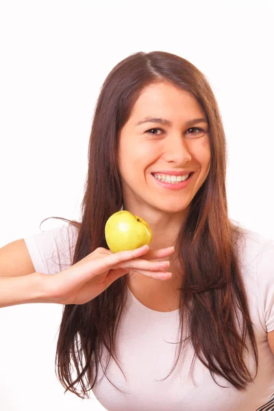 Hübsche Frau mit einem Apfel — Stockfoto