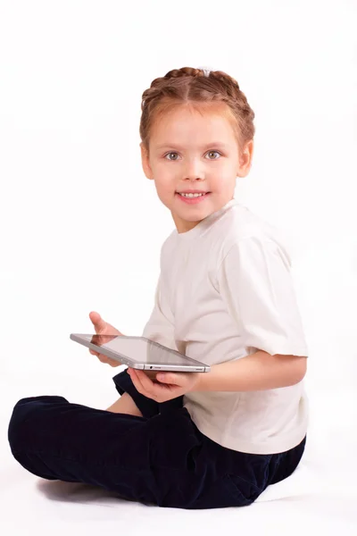 Petite fille souriante avec ipad — Photo