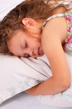 Uyuyan güzel küçük kız