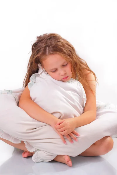 Hermosa niña con una almohada —  Fotos de Stock