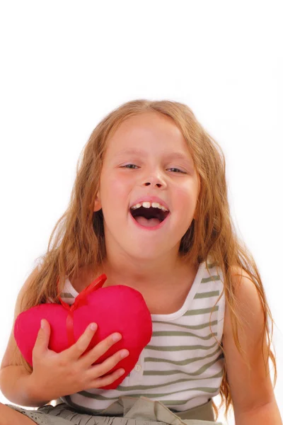 Glad liten flicka med en gåva för St Alla hjärtans dag — Stockfoto