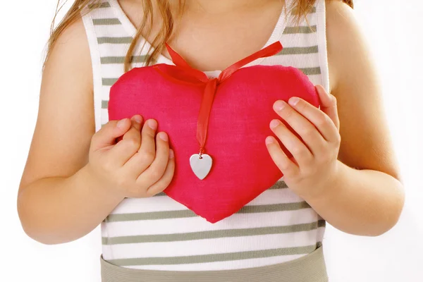 Ragazza con un cuore rosso — Foto Stock