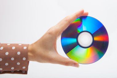 Beyaz cd tutan kadın