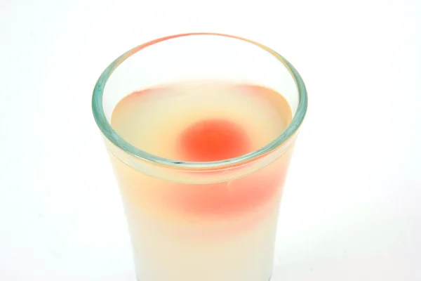 Cocktail de melon sur fond blanc — Photo