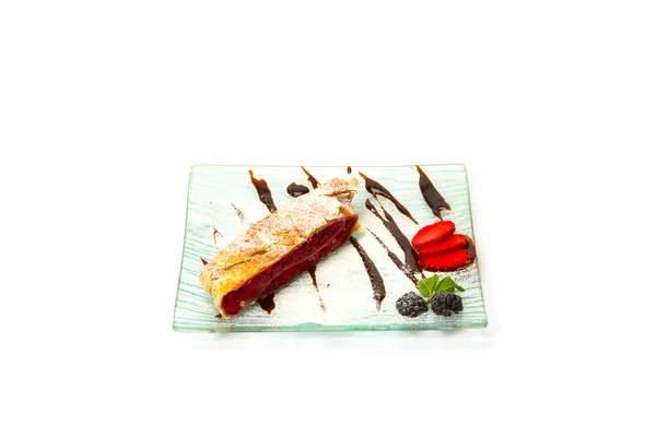 Színes művészeti desszert, fehér tányérra a szakács — Stock Fotó