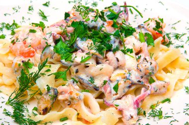 portre görünümünde spagetti ile shripms