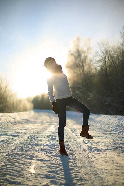 Usmívající se zimní dívka — Stock fotografie
