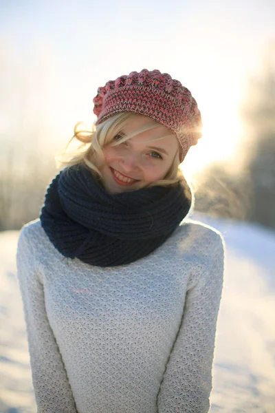 Winter Porträt der schönen Mädchen — Stockfoto