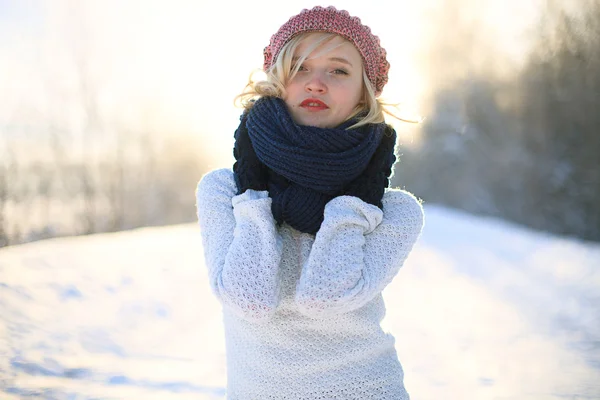 Retrato de Inverno de menina bonita — Fotografia de Stock