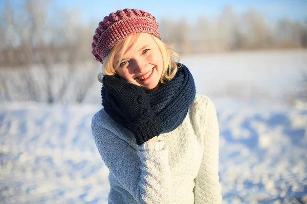 Retrato de Inverno de menina bonita — Fotografia de Stock