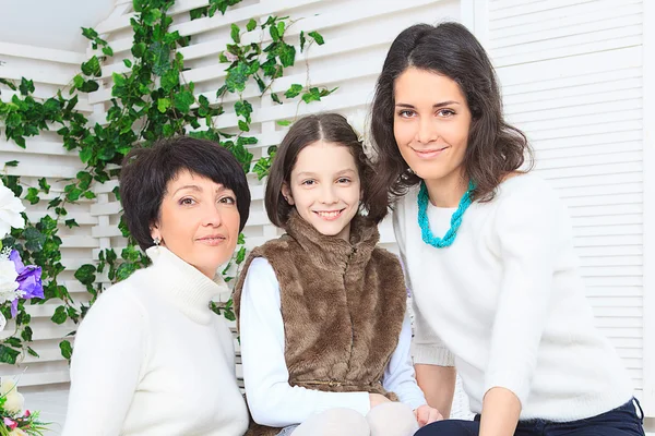 Family in garden — Stock Photo, Image