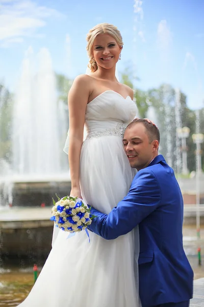 Novia y novio en la boda — Foto de Stock