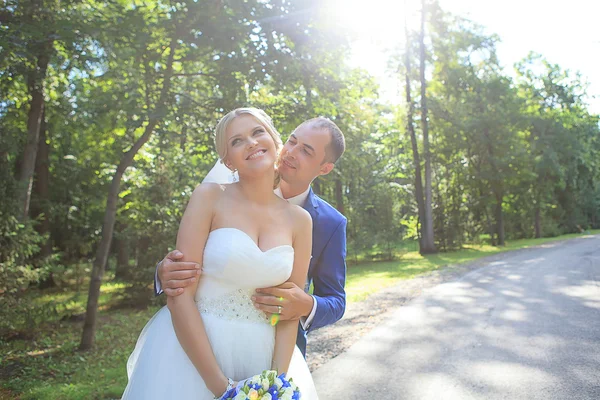 Bruid en bruidegom op wedding — Stockfoto