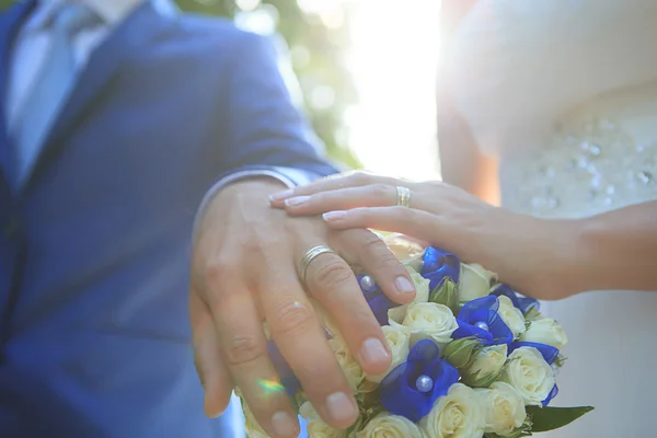 Anillo de boda y ramo de boda — Foto de Stock