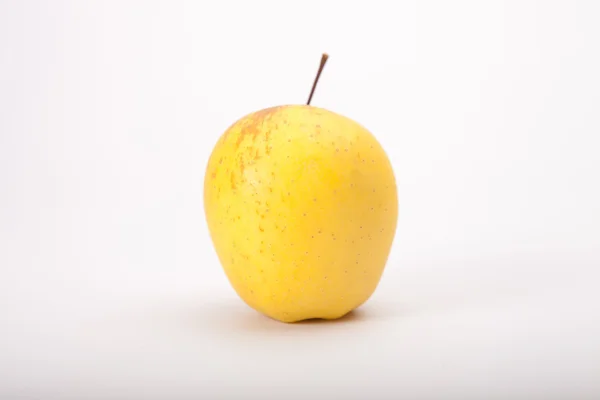 有機の黄金のおいしいリンゴ — ストック写真
