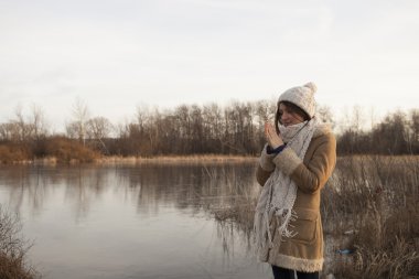 여자가, 감기에.