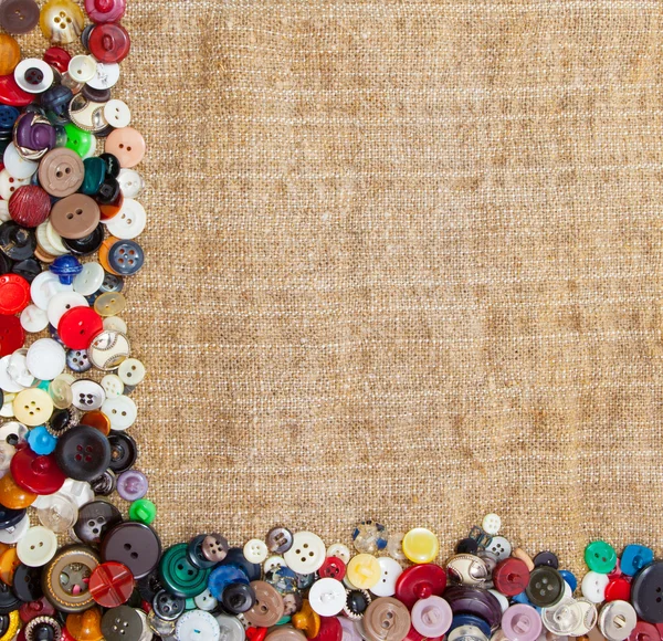 Урожай швейні гудзики обрамлення тканини фон — стокове фото