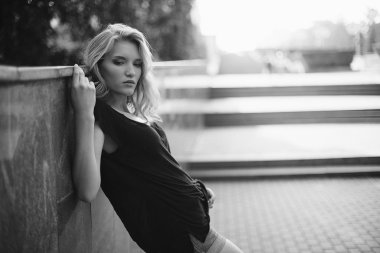 güzel sarışın kız portre