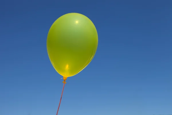 Balão amarelo — Fotografia de Stock