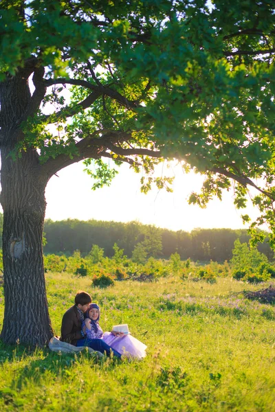 Couple in nature — Stock Photo, Image