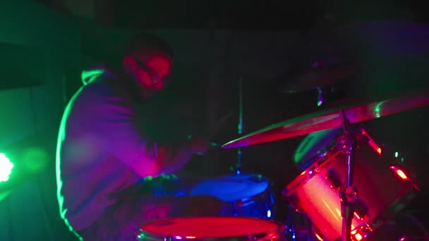 Drummer playing drums in the nightclub — Stock Video