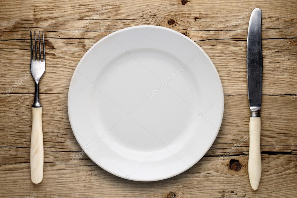 depositphotos_33172675-stock-photo-empty-plate-old-fork-and.jpg