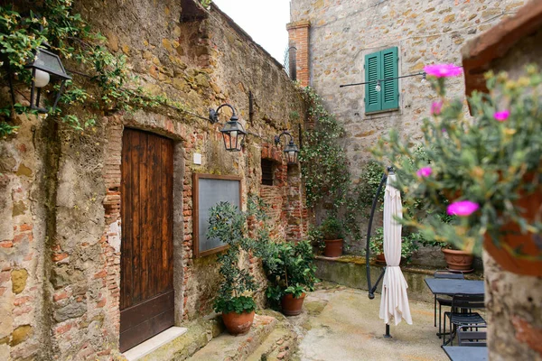 Italienisches Gemütliches Restaurant Der Antiken Stadt Unter Freiem Himmel — Stockfoto