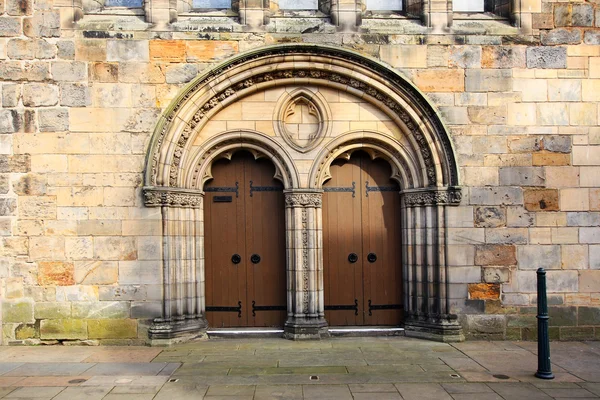 Vieilles portes de l'église — Photo