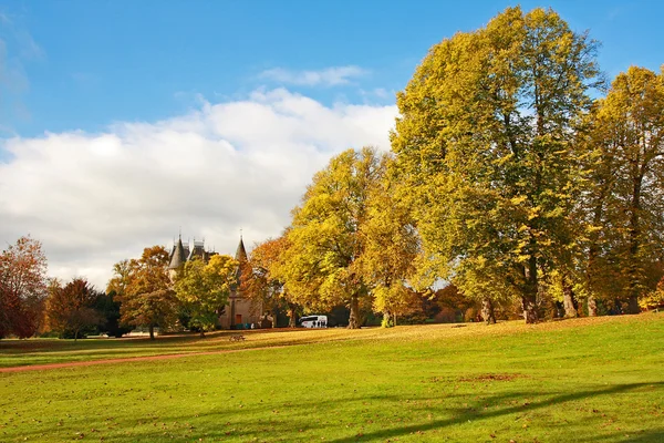 Maravillosa escena otoñal en el parque de Falkirk, Escocia — Foto de Stock