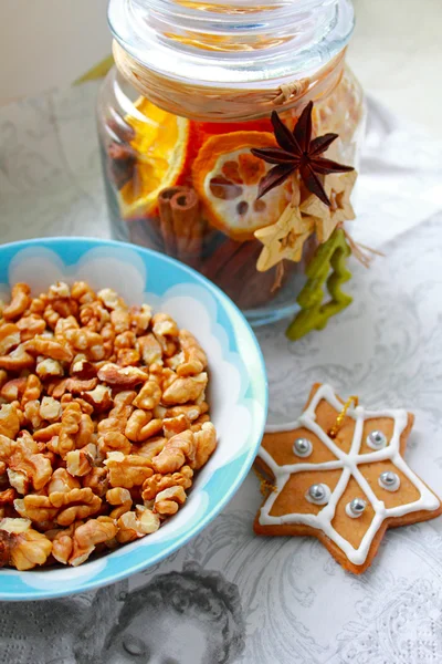 Christmas walnuts and buiscuits — Stock Photo, Image