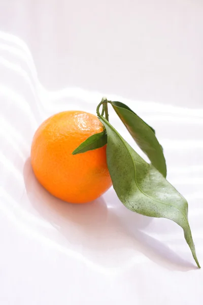 Clementinas maduras na tigela, de perto — Fotografia de Stock