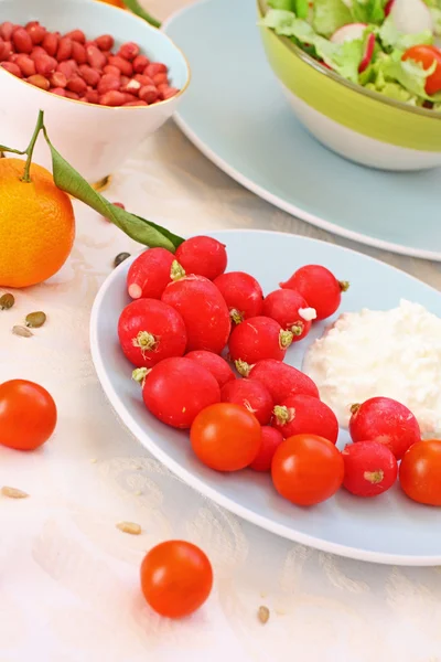 Gezonde, vegetarisch ontbijt op tafel — Stockfoto