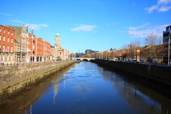 Δουβλίνο και τον ποταμό liffey — Φωτογραφία Αρχείου